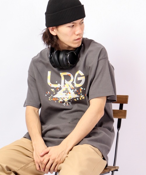 LRG(エルアールジー)の「LRG アニマル キリン プリントTシャツ(Tシャツ/カットソー・メンズ・ネイビー/ホワイト/ホワイト系その他/ホワイト系その他2/パープル/チャコール/コーラルピンク/ホワイト系その他3/ブルー系その他2/ブルー系その他/シルバー・L/XL/M)」の5枚目の写真