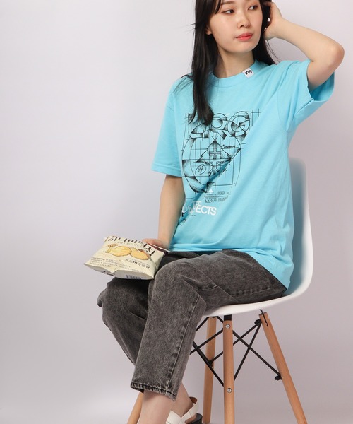 LRG(エルアールジー)の「LRG アニマル キリン プリントTシャツ(Tシャツ/カットソー・メンズ・ネイビー/ホワイト/ホワイト系その他/ホワイト系その他2/パープル/チャコール/コーラルピンク/ホワイト系その他3/ブルー系その他2/ブルー系その他/シルバー・L/XL/M)」の8枚目の写真