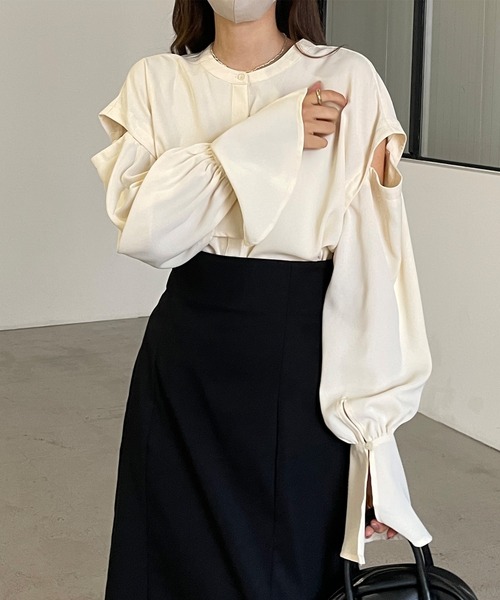 Louere(ルエレ)の「ショルダーカットバンドカラーブラウス(シャツ/ブラウス・レディース・モカ/ナチュラル/ブラック・SMALL/MEDIUM/LARGE/X-LARGE)」の6枚目の写真