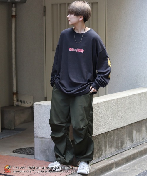 Tom&Jerry(トムアンドジェリー)の「【TOM&JERRY / トムとジェリー】バックプリント / 袖プリント ビッグシルエットロゴロンT(Tシャツ/カットソー・メンズ・グリーン/ホワイト系その他/パープル系その他/ブラック/ホワイト/グレー系その他・L/M)」の7枚目の写真