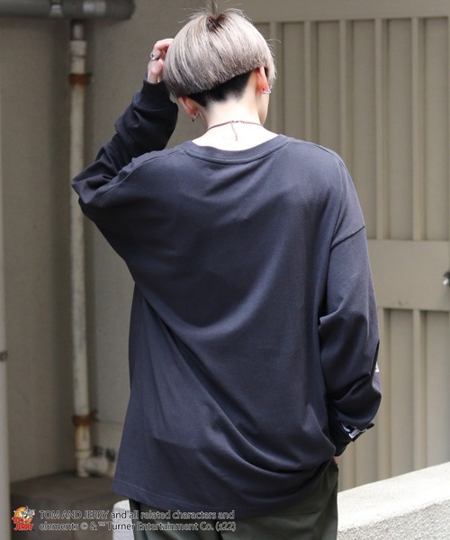 Tom&Jerry(トムアンドジェリー)の「【TOM&JERRY / トムとジェリー】バックプリント / 袖プリント ビッグシルエットロゴロンT(Tシャツ/カットソー・メンズ・グリーン/ホワイト系その他/パープル系その他/ブラック/ホワイト/グレー系その他・L/M)」の10枚目の写真