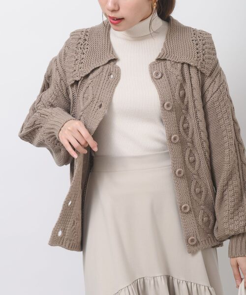 rps(アールピーエス)の「衿付きケーブルニットカーディガン(カーディガン/ボレロ・レディース・ベージュ系その他/パープル/カーキ/ベージュ/グリーン/アイボリー・フリー)」の3枚目の写真