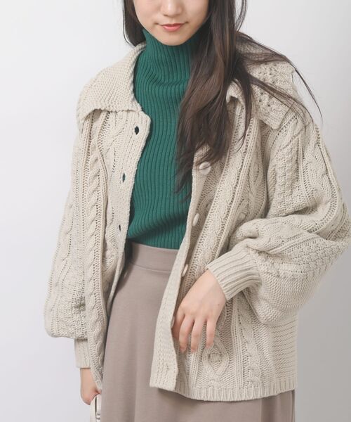 rps(アールピーエス)の「衿付きケーブルニットカーディガン(カーディガン/ボレロ・レディース・ベージュ系その他/パープル/カーキ/ベージュ/グリーン/アイボリー・フリー)」の2枚目の写真