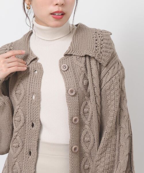 rps(アールピーエス)の「衿付きケーブルニットカーディガン(カーディガン/ボレロ・レディース・ベージュ系その他/パープル/カーキ/ベージュ/グリーン/アイボリー・フリー)」の17枚目の写真
