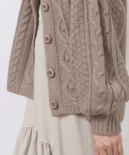 rps(アールピーエス)の「衿付きケーブルニットカーディガン(カーディガン/ボレロ・レディース・ベージュ系その他/パープル/カーキ/ベージュ/グリーン/アイボリー・フリー)」の20枚目の写真