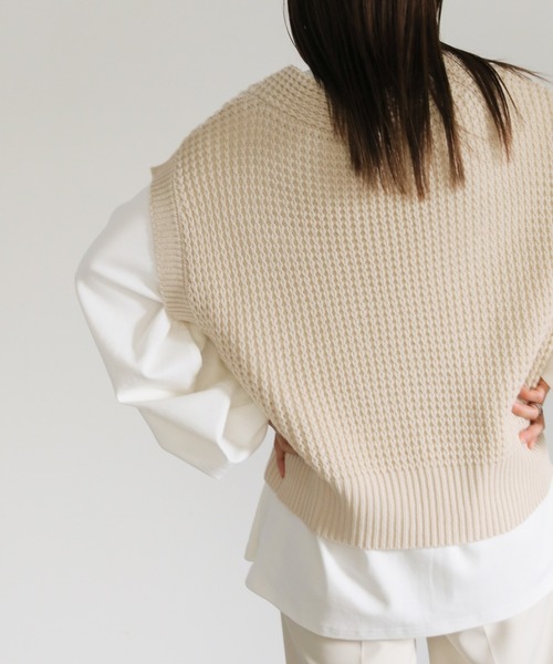 select MOCA(セレクトモカ)の「ワッフル編みVネックニットベスト(ベスト・レディース・アイボリー/ブラック/ライトブラウン・FREE)」の10枚目の写真