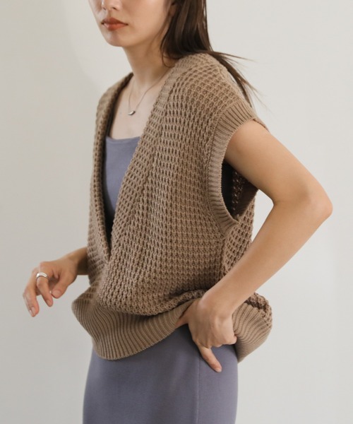 select MOCA(セレクトモカ)の「ワッフル編みVネックニットベスト(ベスト・レディース・アイボリー/ブラック/ライトブラウン・FREE)」の13枚目の写真
