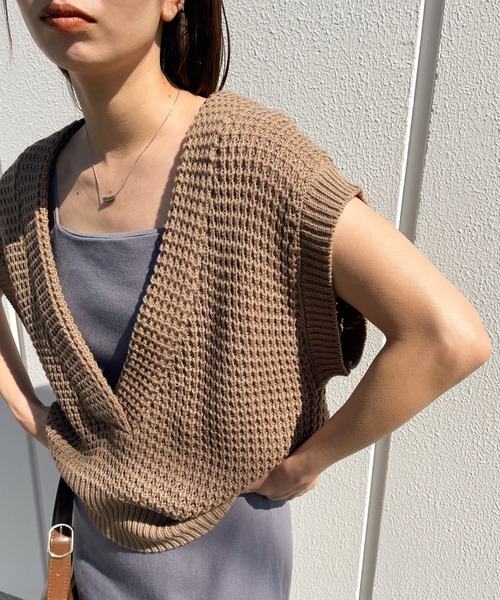 select MOCA(セレクトモカ)の「ワッフル編みVネックニットベスト(ベスト・レディース・アイボリー/ブラック/ライトブラウン・FREE)」の16枚目の写真