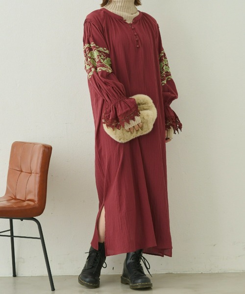 Unitage（ユニテージ）の「ぶどう刺繍ワンピース（ワンピース・レディース・ボルドー/ベージュ・FREE）」の3枚目の写真