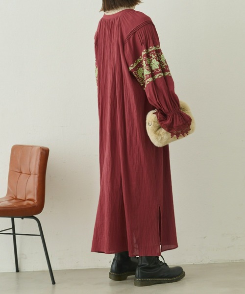 Unitage（ユニテージ）の「ぶどう刺繍ワンピース（ワンピース・レディース・ボルドー/ベージュ・FREE）」の6枚目の写真