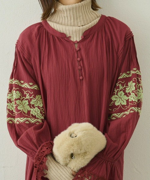 Unitage（ユニテージ）の「ぶどう刺繍ワンピース（ワンピース・レディース・ボルドー/ベージュ・FREE）」の7枚目の写真