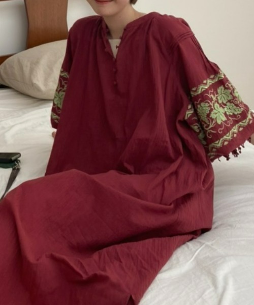 Unitage（ユニテージ）の「ぶどう刺繍ワンピース（ワンピース・レディース・ボルドー/ベージュ・FREE）」の18枚目の写真