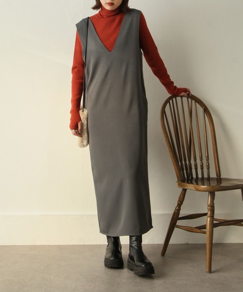 Chillfar（チルファー）の「深ネックロングワンピース（ワンピース・レディース・ダークブラウン/アイボリー/カーキ/ブラック/グレー・MEDIUM/LARGE）」の4枚目の写真