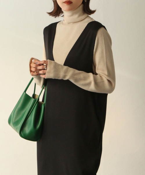 Chillfar（チルファー）の「深ネックロングワンピース（ワンピース・レディース・ダークブラウン/アイボリー/カーキ/ブラック/グレー・MEDIUM/LARGE）」の19枚目の写真