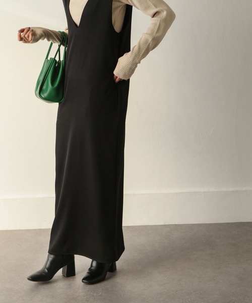 Chillfar（チルファー）の「深ネックロングワンピース（ワンピース・レディース・ダークブラウン/アイボリー/カーキ/ブラック/グレー・MEDIUM/LARGE）」の21枚目の写真