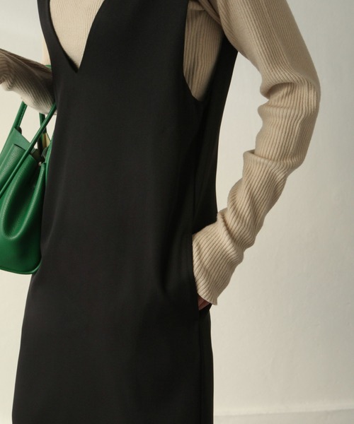 Chillfar（チルファー）の「深ネックロングワンピース（ワンピース・レディース・ダークブラウン/アイボリー/カーキ/ブラック/グレー・MEDIUM/LARGE）」の22枚目の写真