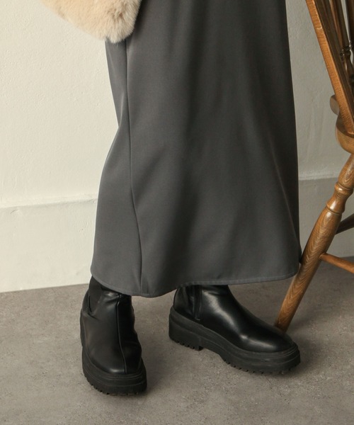 Chillfar（チルファー）の「深ネックロングワンピース（ワンピース・レディース・ダークブラウン/アイボリー/カーキ/ブラック/グレー・MEDIUM/LARGE）」の10枚目の写真