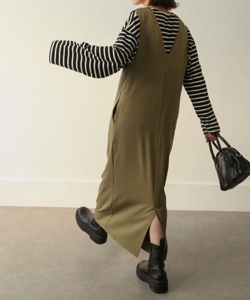 Chillfar（チルファー）の「深ネックロングワンピース（ワンピース・レディース・ダークブラウン/アイボリー/カーキ/ブラック/グレー・MEDIUM/LARGE）」の12枚目の写真