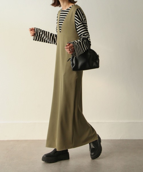Chillfar（チルファー）の「深ネックロングワンピース（ワンピース・レディース・ダークブラウン/アイボリー/カーキ/ブラック/グレー・MEDIUM/LARGE）」の15枚目の写真