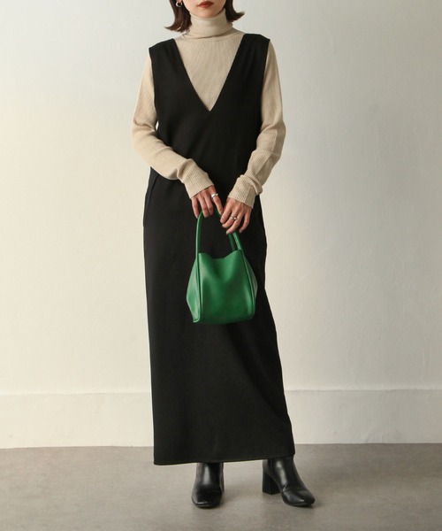 Chillfar（チルファー）の「深ネックロングワンピース（ワンピース・レディース・ダークブラウン/アイボリー/カーキ/ブラック/グレー・MEDIUM/LARGE）」の18枚目の写真