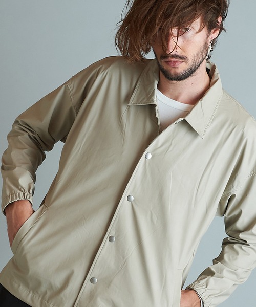 NO ID.（ノーアイディ）の「【NO ID.】Synthetic Leather Big Coach Jacket / シンセティック レザー ビッグ コーチ ジャケット（ナイロンジャケット・メンズ・ベージュ/ブラック/カーキ・ONE SIZE）」の3枚目の写真