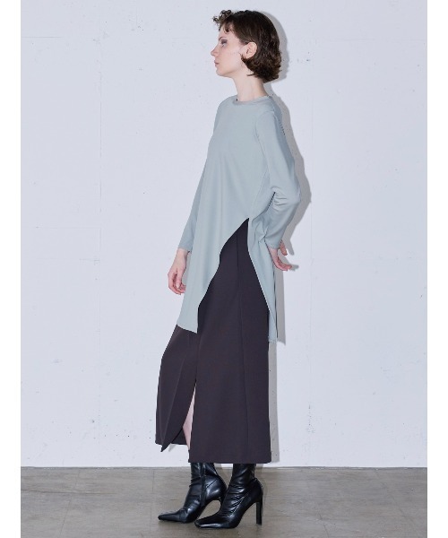MIDIUMISOLID（ミディウミソリッド）の「MIDIUMISOLID for Ladies アシンメトリーサイドスリットチュニック（Tシャツ/カットソー・レディース・グリーン/カーキ/ブラック/オフホワイト・FREE）」の10枚目の写真