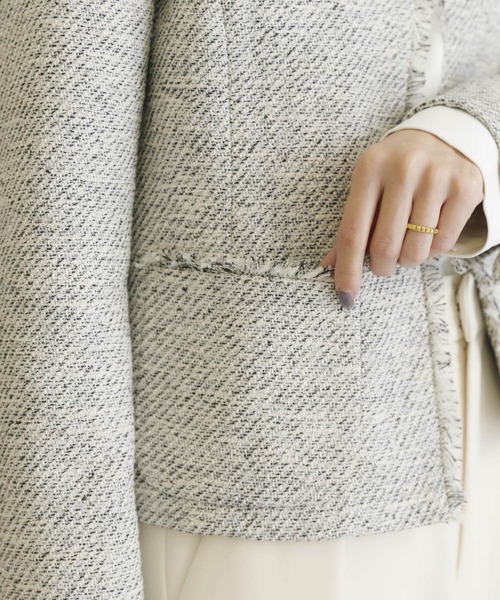 URBAN RESEARCH(アーバンリサーチ)の「ノーカラーフリンジツイードジャケット(ノーカラージャケット・レディース・オフホワイト/ネイビー・38/36)」の4枚目の写真