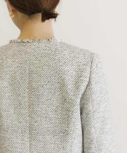 URBAN RESEARCH(アーバンリサーチ)の「ノーカラーフリンジツイードジャケット(ノーカラージャケット・レディース・オフホワイト/ネイビー・38/36)」の6枚目の写真