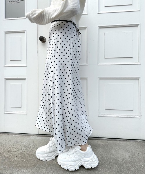 OLIVE des OLIVE（オリーブデオリーブ）の「【WEB限定カラー有】くるみバックルベルトフレアスカート（スカート・レディース・ブラック/アイボリー/イエロー/オフホワイト/サックスブルー・FREE）」の10枚目の写真