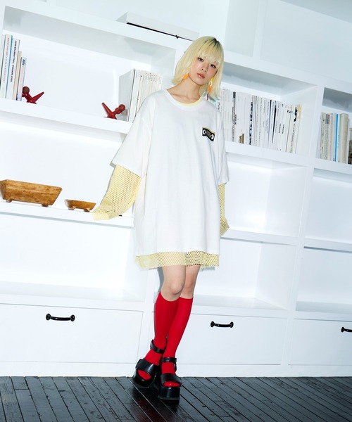 PUNYUS（プニュズ）の「VIDEOビッグＴシャツ（Tシャツ/カットソー・レディース・ブラック/ホワイト・4/3）」の3枚目の写真