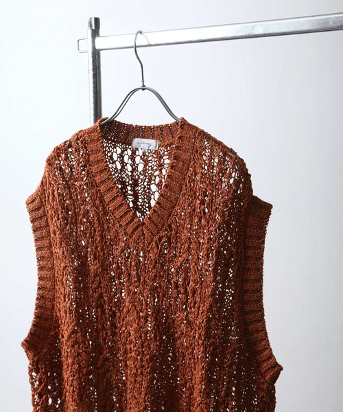 NILWAY（ニルウェイ）の「テープヤーンレース編みニットベスト（ベスト・メンズ・グレー/ブラック/ダークオレンジ・MEDIUM/LARGE）」の6枚目の写真