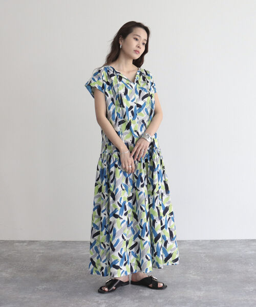 fredy emue(フレディエミュ)の「ブラッシュプリントワンピース(ワンピース・レディース・ブルー系その他/ホワイト系その他・38/36)」の6枚目の写真