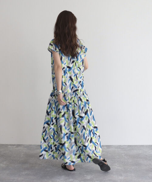 fredy emue(フレディエミュ)の「ブラッシュプリントワンピース(ワンピース・レディース・ブルー系その他/ホワイト系その他・38/36)」の22枚目の写真