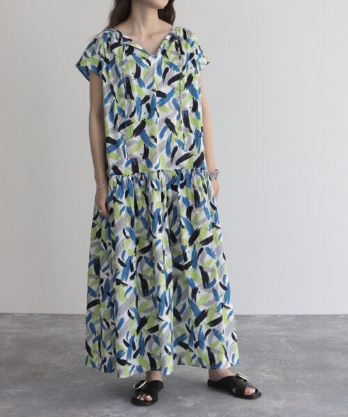 fredy emue(フレディエミュ)の「ブラッシュプリントワンピース(ワンピース・レディース・ブルー系その他/ホワイト系その他・38/36)」の17枚目の写真