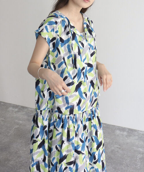 fredy emue(フレディエミュ)の「ブラッシュプリントワンピース(ワンピース・レディース・ブルー系その他/ホワイト系その他・38/36)」の20枚目の写真