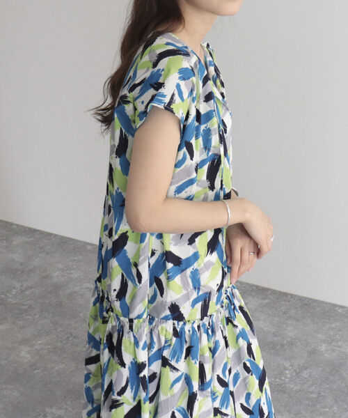 fredy emue(フレディエミュ)の「ブラッシュプリントワンピース(ワンピース・レディース・ブルー系その他/ホワイト系その他・38/36)」の7枚目の写真