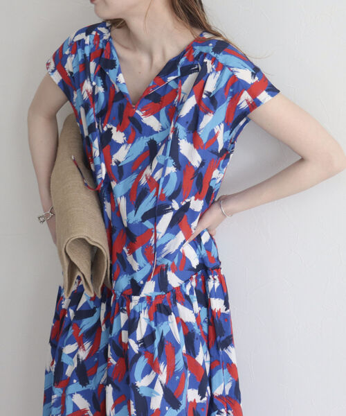 fredy emue(フレディエミュ)の「ブラッシュプリントワンピース(ワンピース・レディース・ブルー系その他/ホワイト系その他・38/36)」の21枚目の写真