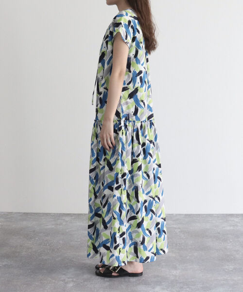 fredy emue(フレディエミュ)の「ブラッシュプリントワンピース(ワンピース・レディース・ブルー系その他/ホワイト系その他・38/36)」の12枚目の写真