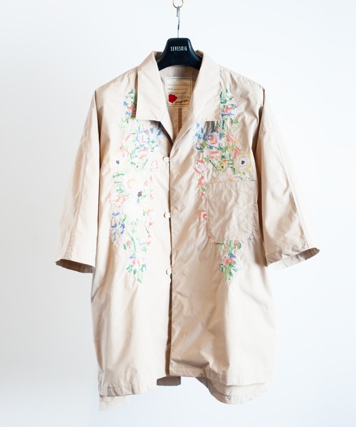 SEVESKIG（セヴシグ）の「SEVESKIG/セブシグ/Unconventional Classic Flower S/SL Shirt（シャツ/ブラウス・メンズ・ブラック/ベージュ・SMALL/MEDIUM/LARGE/X-LARGE）」の4枚目の写真
