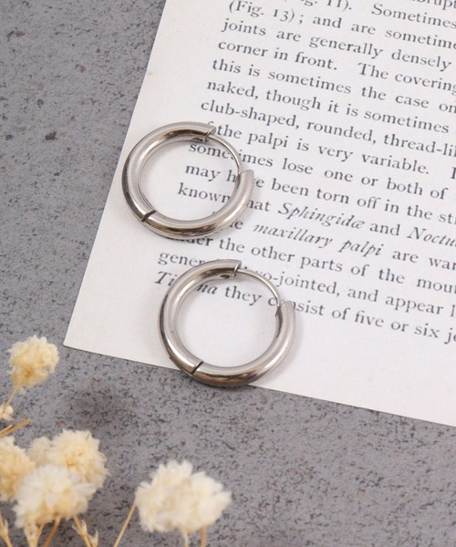 FUNALIVE（ファンアライブ）の「JON ステンレスフープピアス シンプル（ピアス（両耳用）・メンズ・シルバー/ブラック/ゴールド・FREE）」の3枚目の写真