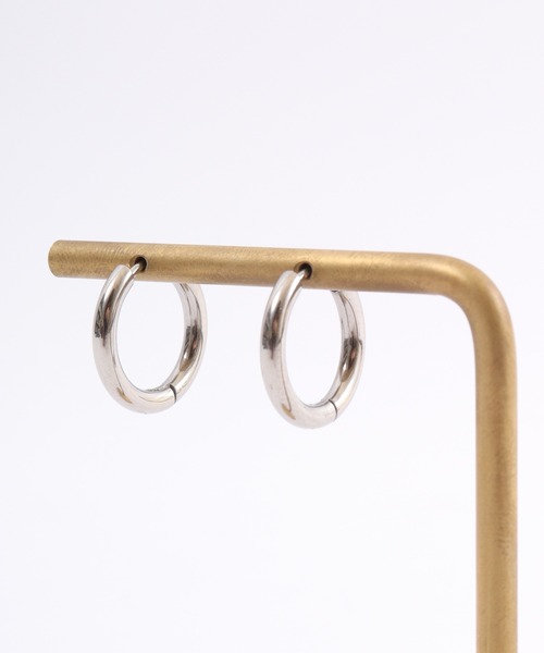 FUNALIVE（ファンアライブ）の「JON ステンレスフープピアス シンプル（ピアス（両耳用）・メンズ・シルバー/ブラック/ゴールド・FREE）」の7枚目の写真