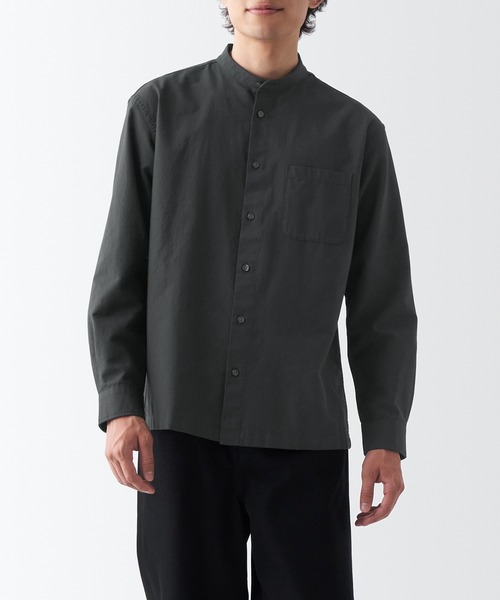 無印良品（ムジルシリョウヒン）の「洗いざらしオックススタンドカラー長袖シャツ（シャツ/ブラウス・メンズ・レンガ/ダークグレー/ホワイト/ホワイト系1/ベージュ系/カーキ系4/ネイビー系4/カーキ・XS/S/XXL/XL/M/L）」の4枚目の写真