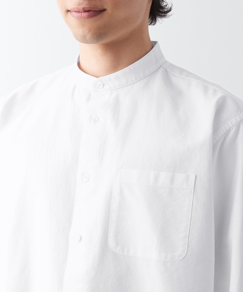 無印良品（ムジルシリョウヒン）の「洗いざらしオックススタンドカラー長袖シャツ（シャツ/ブラウス・メンズ・レンガ/ダークグレー/ホワイト/ホワイト系1/ベージュ系/カーキ系4/ネイビー系4/カーキ・XS/S/XXL/XL/M/L）」の12枚目の写真