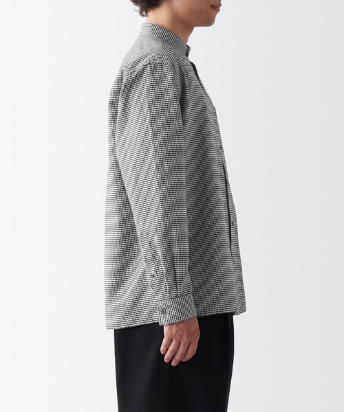 無印良品（ムジルシリョウヒン）の「洗いざらしオックススタンドカラー長袖シャツ（シャツ/ブラウス・メンズ・レンガ/ダークグレー/ホワイト/ホワイト系1/ベージュ系/カーキ系4/ネイビー系4/カーキ・XS/S/XXL/XL/M/L）」の16枚目の写真