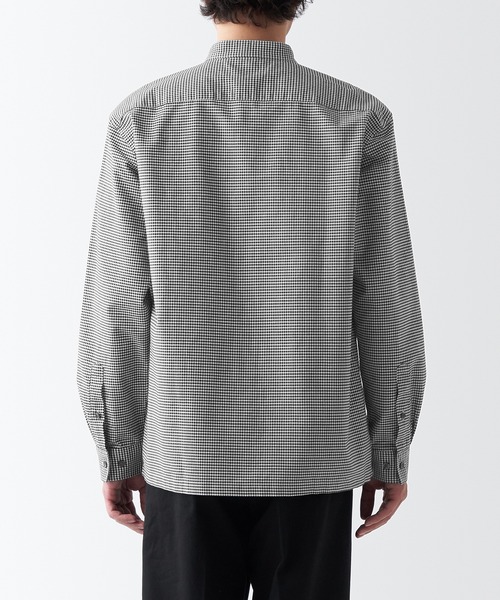 無印良品（ムジルシリョウヒン）の「洗いざらしオックススタンドカラー長袖シャツ（シャツ/ブラウス・メンズ・レンガ/ダークグレー/ホワイト/ホワイト系1/ベージュ系/カーキ系4/ネイビー系4/カーキ・XS/S/XXL/XL/M/L）」の17枚目の写真