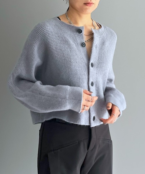 Jewelobe(ジュエローブ)の「ドルマンショートニットカーディガン(カーディガン/ボレロ・レディース・グレー/ピンク/ホワイト/パープル/ブラック・FREE)」の4枚目の写真