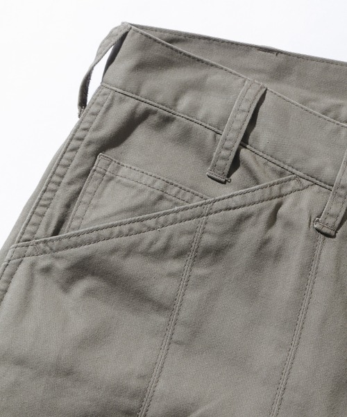 XLARGE(エクストララージ)の「PANELED WIDE CHINO PANTS(チノパンツ・メンズ・グレー/オリーブ/ブラック・34inch/32inch/30inch/36inch)」の7枚目の写真