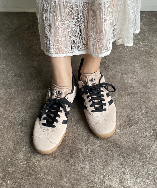 DouDou（ドゥドゥ）の「【adidas/アディダス】GAZELLE（スニーカー・レディース・ベージュ・24cm/24.5cm）」の4枚目の写真