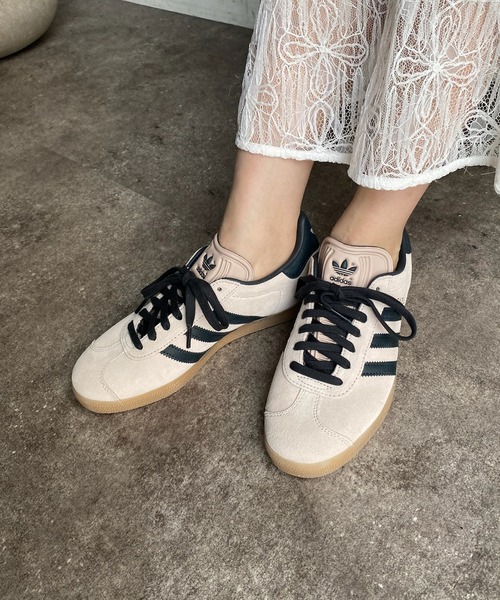 DouDou（ドゥドゥ）の「【adidas/アディダス】GAZELLE（スニーカー・レディース・ベージュ・24cm/24.5cm）」の5枚目の写真