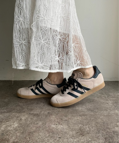 DouDou（ドゥドゥ）の「【adidas/アディダス】GAZELLE（スニーカー・レディース・ベージュ・24cm/24.5cm）」の6枚目の写真